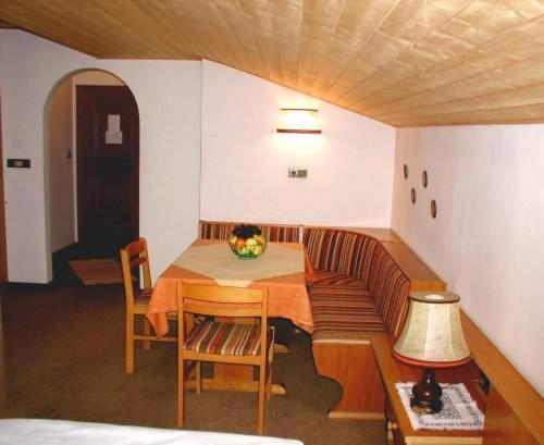 Apparthotel Taufenbrunn Parcines Ruang foto